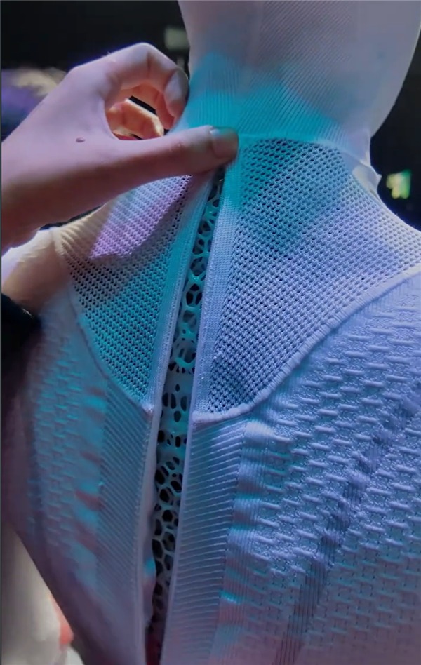 Jin Daily Tech Trivia – XPeng’s Robot Was So Human, People Thought It Was Fake illustration
